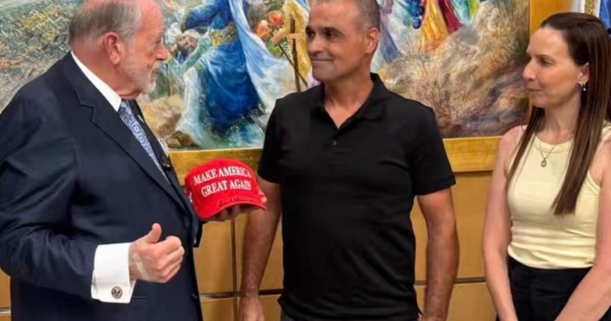 Israeli Plumber Who Saved Flight FZ1073 Is a Trump Supporter